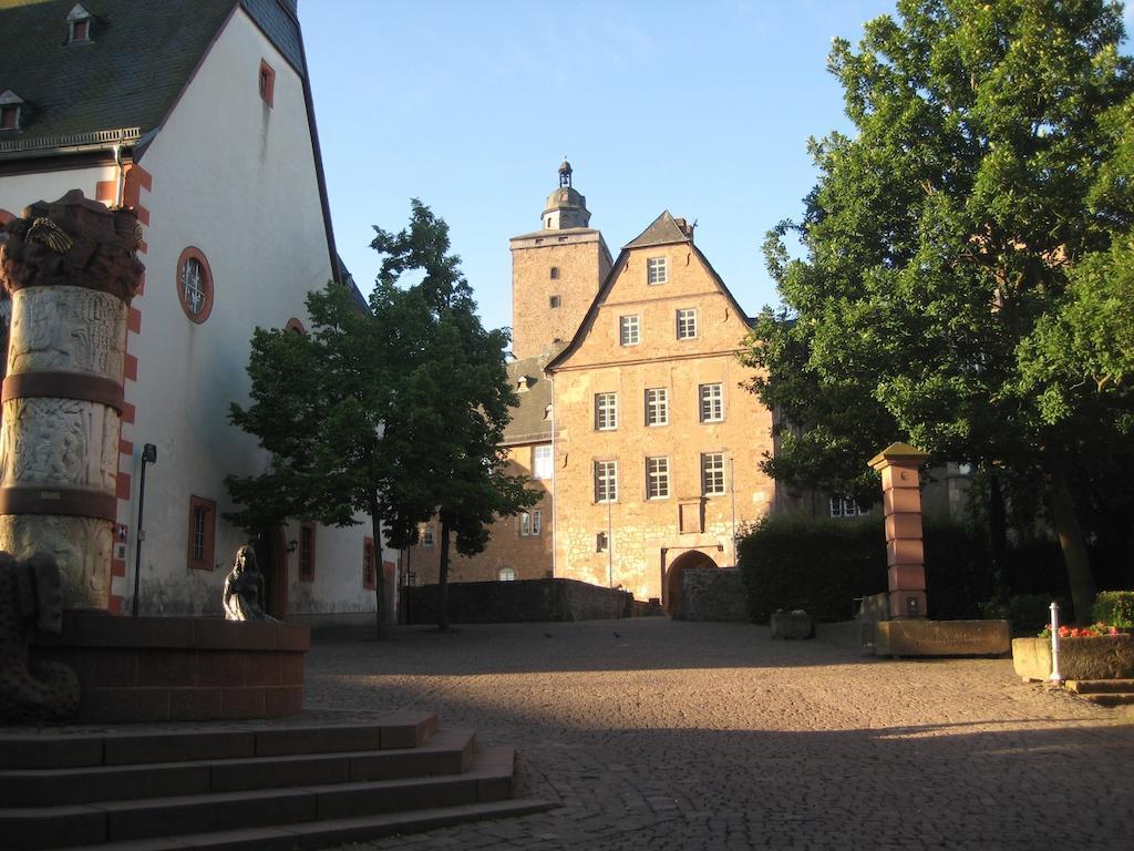 Burgmannenhaus Hotel Steinau an der Straße Exterior foto